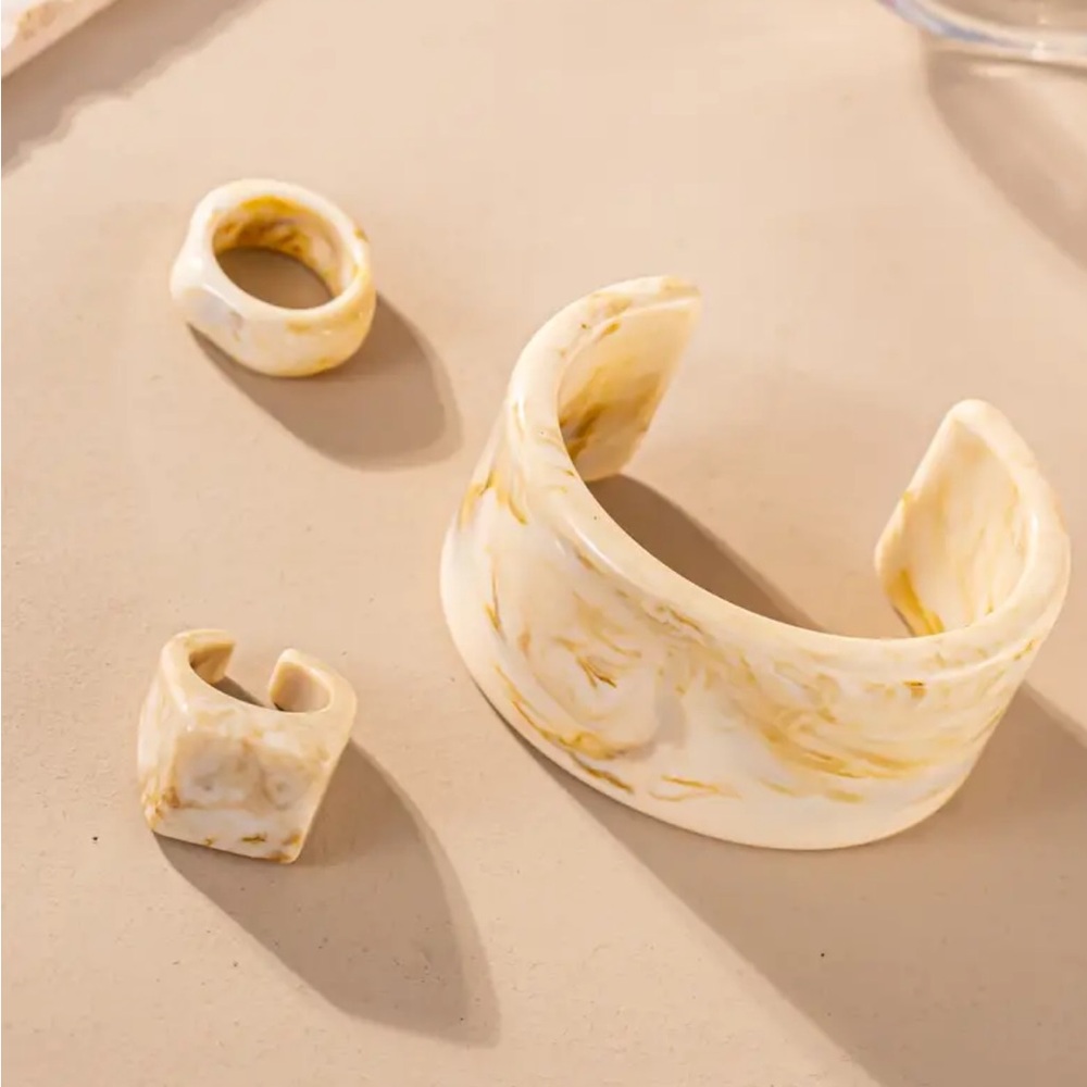 NWOT-Chic 3-Piece Resin Square Ring And Bangle In Milk Coffee Gradient